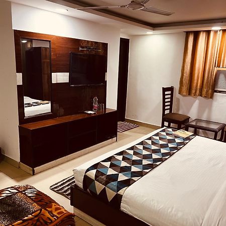 Hotel Vista Premium Tark A Family Hotel Near Igi Airport Delhi Yeni Delhi Dış mekan fotoğraf