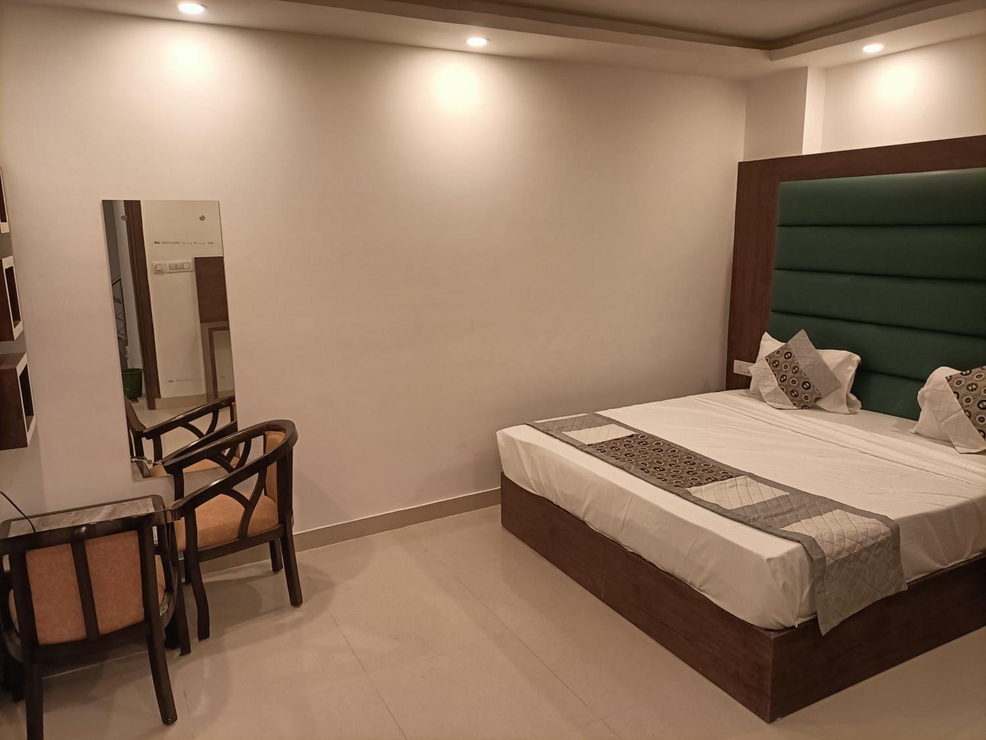 Hotel Vista Premium Tark A Family Hotel Near Igi Airport Delhi Yeni Delhi Dış mekan fotoğraf