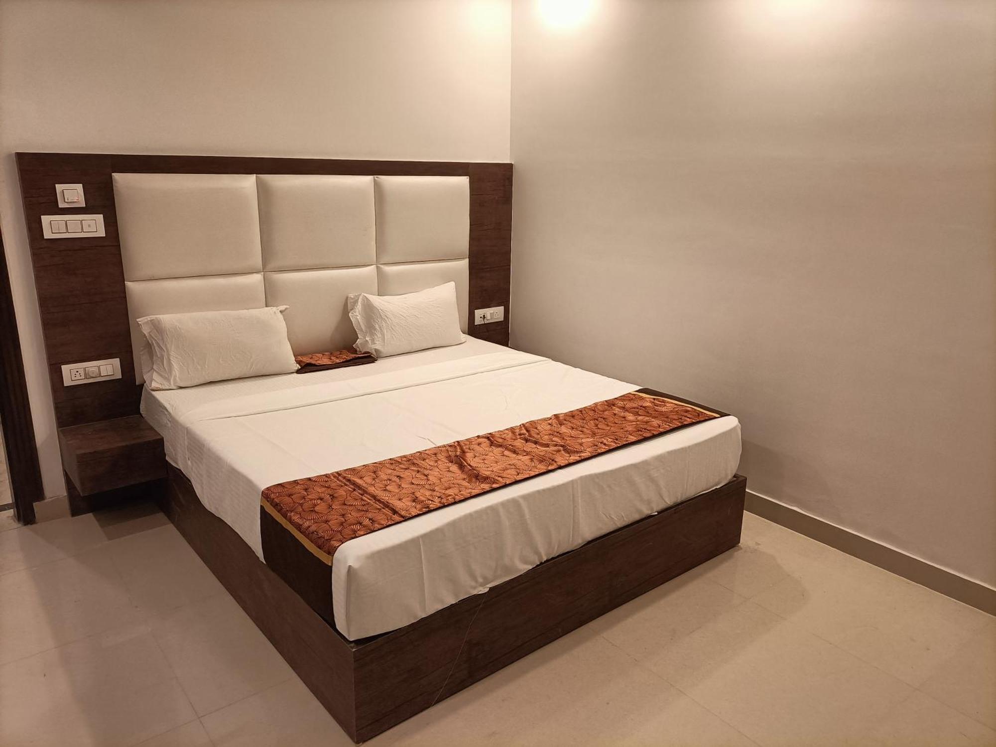 Hotel Vista Premium Tark A Family Hotel Near Igi Airport Delhi Yeni Delhi Dış mekan fotoğraf